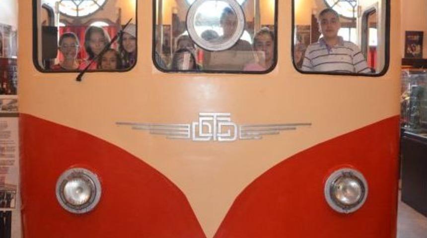 Bağcılarlı &Ouml;ğrenciler TCDD M&uuml;zesi&rsquo;ni Gezdi