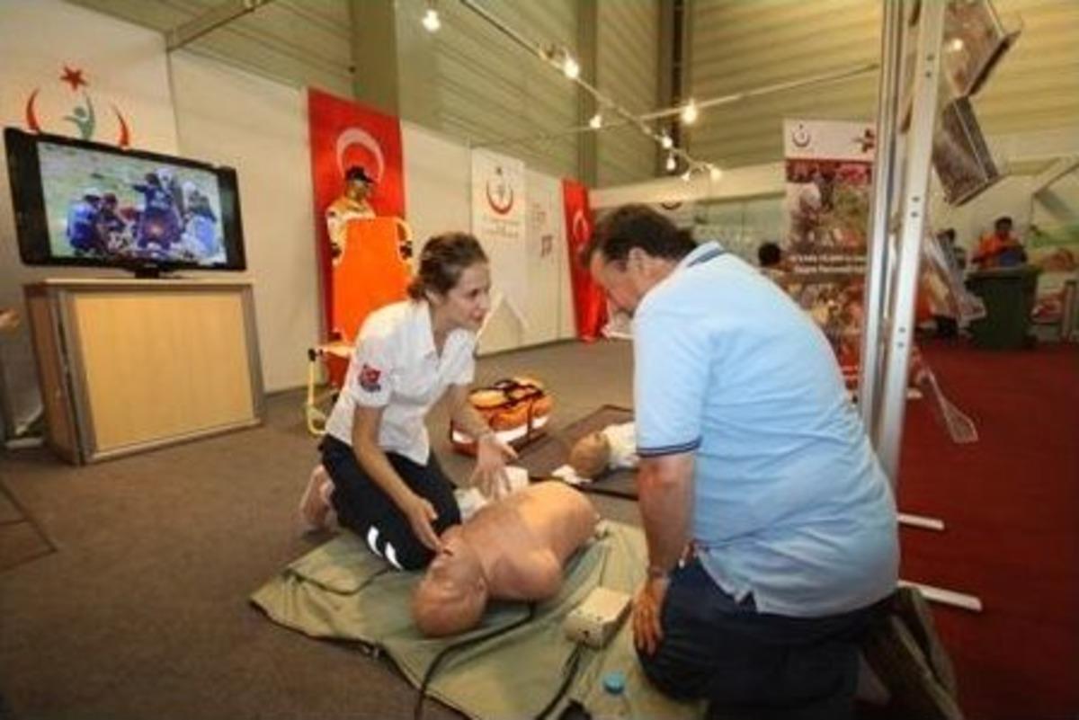 İzmir İl Sağlık M&uuml;d&uuml;rl&uuml;ğ&uuml; Standına İlgi B&uuml;y&uuml;k!