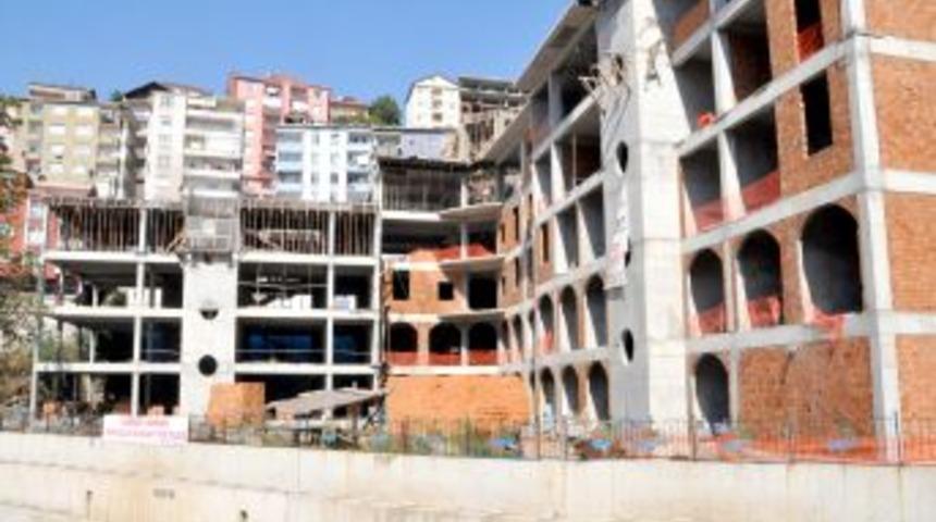Ereğli'de AVM Inşaatı S&uuml;r&uuml;yor