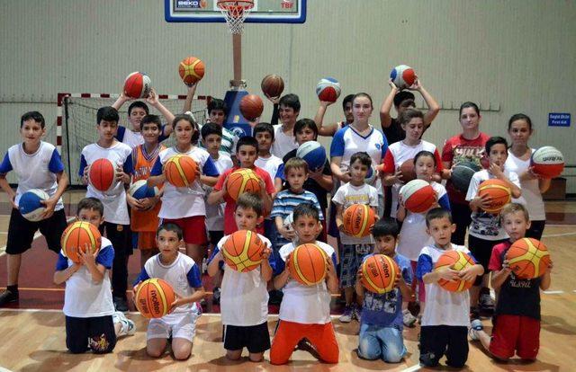 Bursa&rsquo;da 35 Bin Gen&ccedil; Yaz Okullarında Spora Kazandırıldı 1