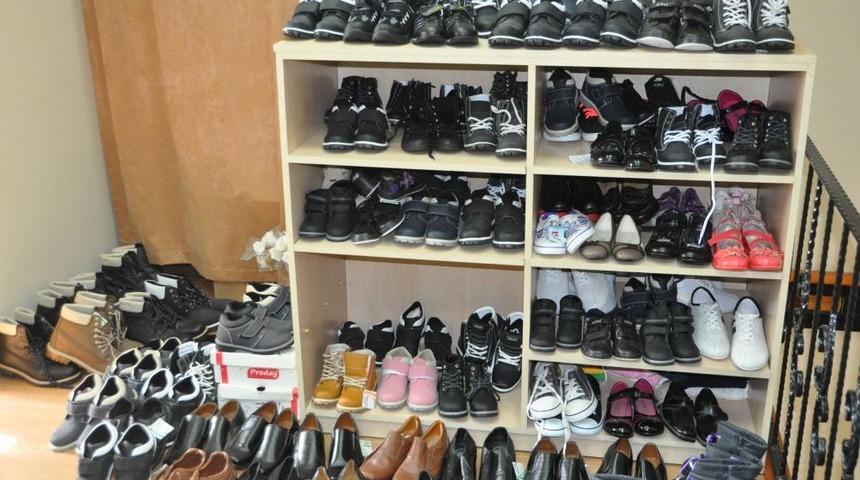Sevgi &Ccedil;emberi&rsquo;nden 250 &Ouml;ğrenciye Ayakkabı