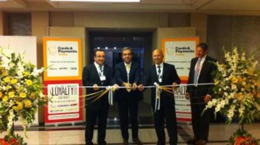 2013&rsquo;te C&uuml;zdanlara Kredi Kartıntan &Ccedil;ok Banka Kartı Girdi