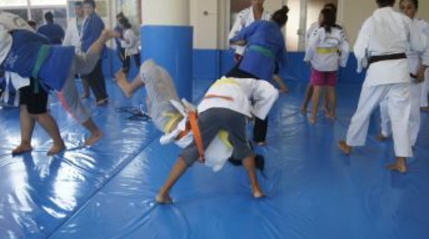 G&ouml;yn&uuml;kl&uuml; Judoculardan Yaz Kampı