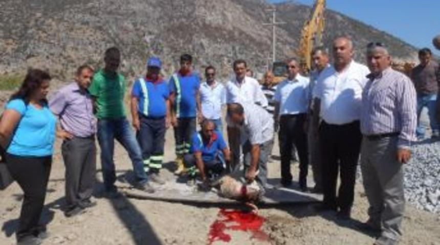 Sazlı Beldesinde Kanalizasyon Hattına İlk Kazma Vuruldu