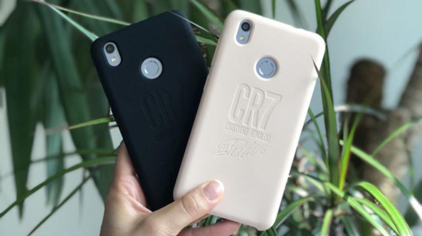 O telefona &ouml;zel Ronaldo imzalı kılıf 