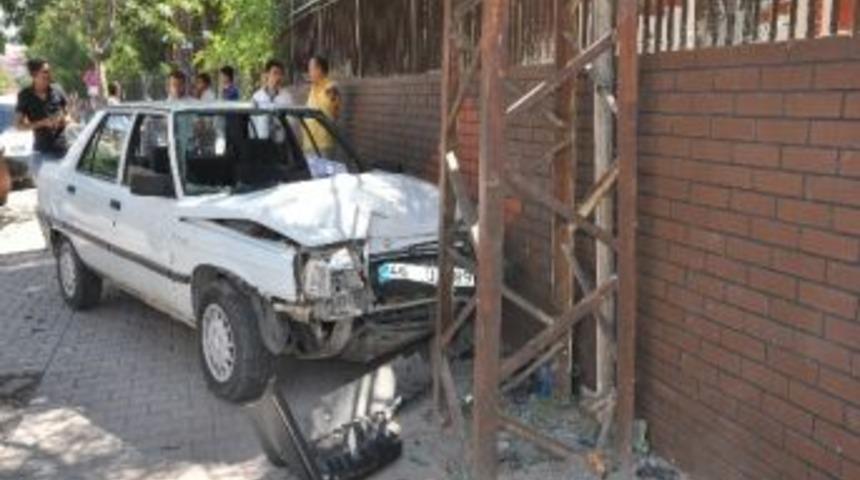 Otomobil &Ouml;nce Yayaya, Sonra Duvara &Ccedil;arptı