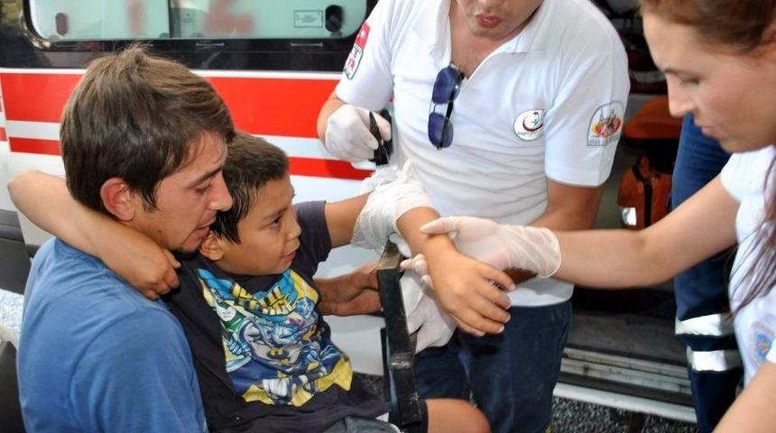 Koluna korkuluk demiri saplandı
