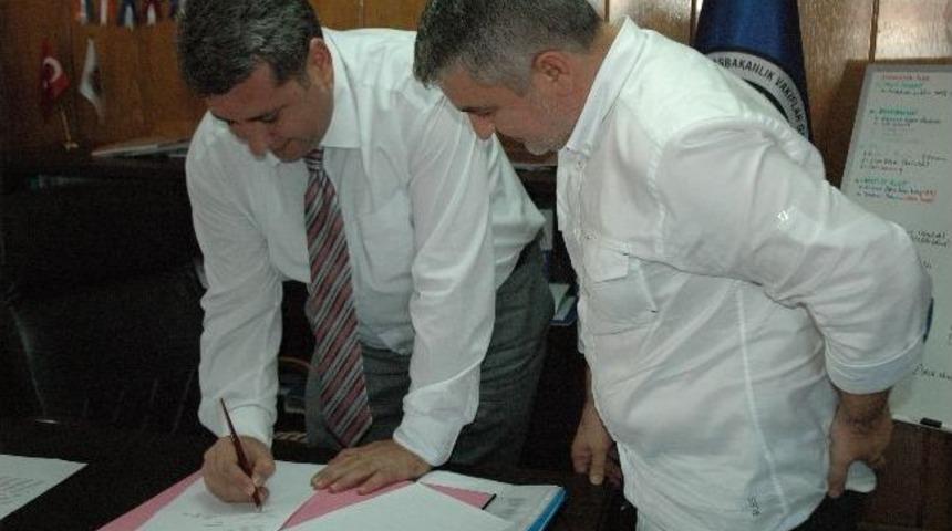 Vakıflar Avm&rsquo;de S&ouml;zleşme İmzalandı