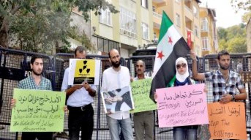 ABD Konsolosluğu &Ouml;n&uuml;nde &lsquo;Esed'ı Vurun&rsquo; Eylemi