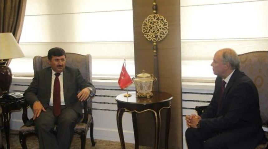 Trabzon Valisi Abdil Celil &Ouml;z&rsquo;e Ziyaretler S&uuml;r&uuml;yor