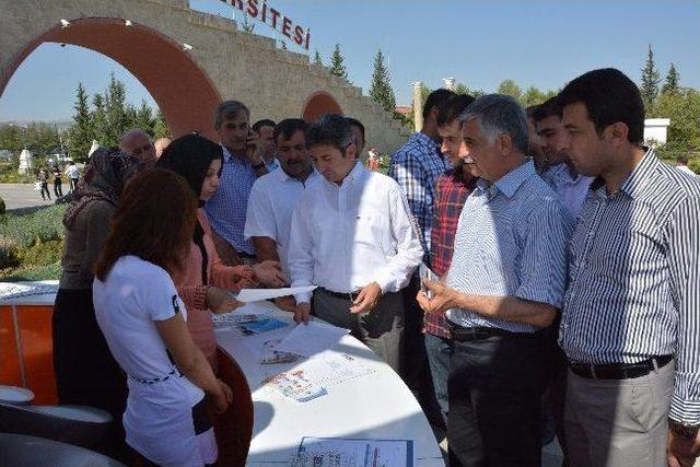 Belediyeden Üniversite Öğrencilerine Kayıt Desteği