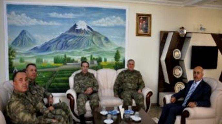 Orgeneral D&uuml;ndar&rsquo;dan Vali Pek&rsquo;e Ziyaret