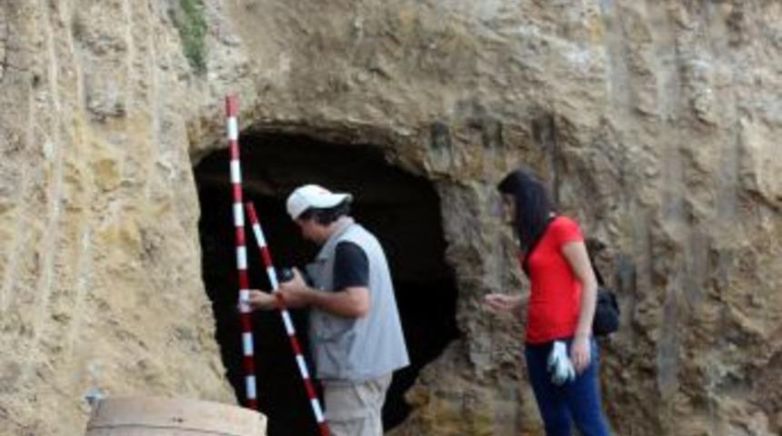 İnşaat Kazısı Sırasında Tarihi Mezarlar Bulundu