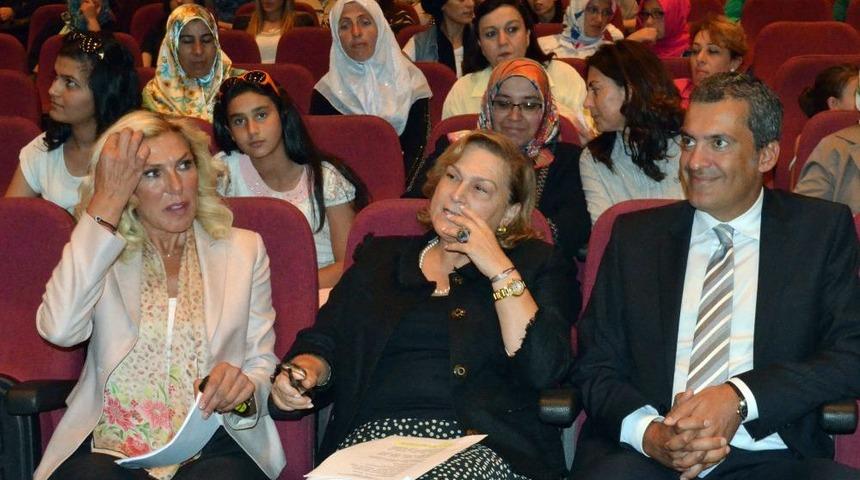 'Kadınlarımızı Iş Hayatını Katmazsak Kalkınma Hızımızı Devam Ettiremeyebiliriz'