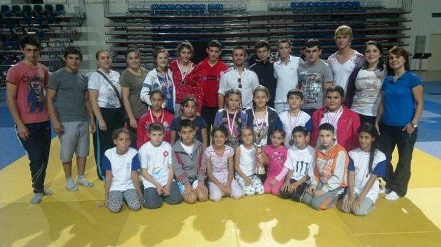 Zafer Kupasına Ghsim Judo Takımı Damgası