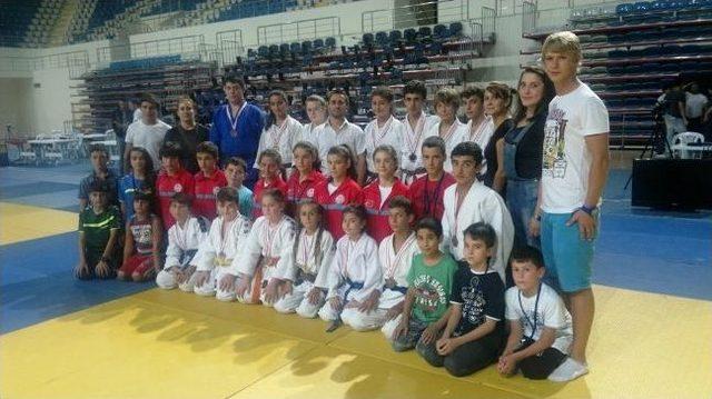 Zafer Kupasına Ghsim Judo Takımı Damgası