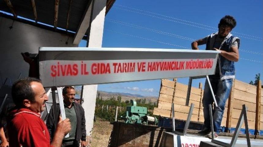 Hayvan Sulakları &Ccedil;ift&ccedil;ilere Teslim Edildi