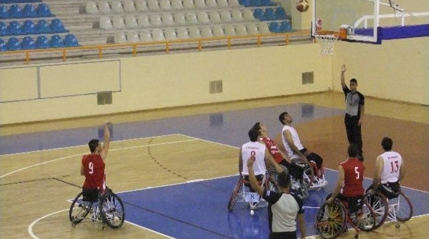 Milliler Şampiyona &Ouml;ncesi Moral Buldu