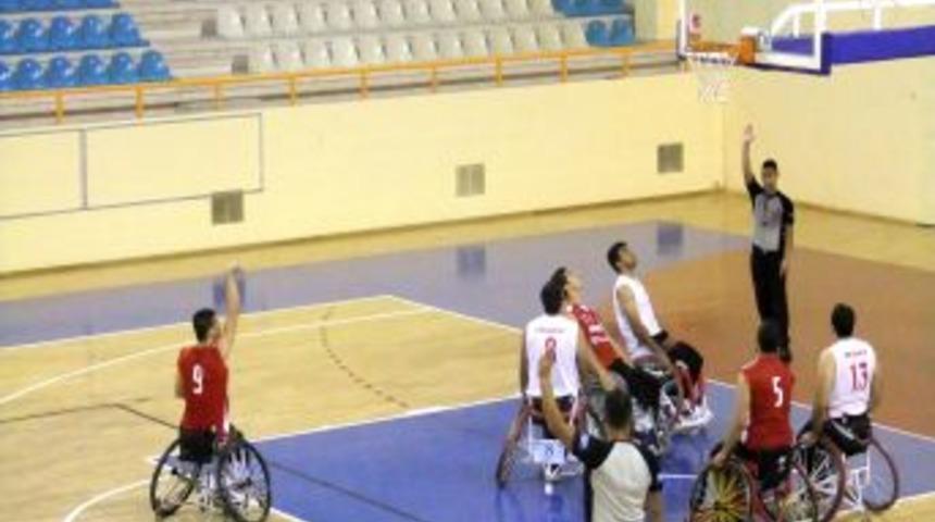 D&uuml;nya Şampiyonası &Ouml;ncesi Millilere İran Morali