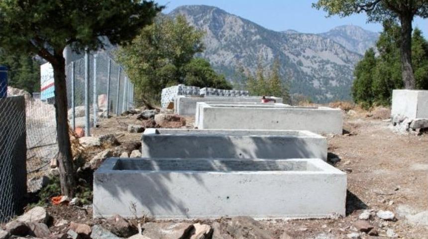 Kimsesizlerin Mezarları Onarıldı