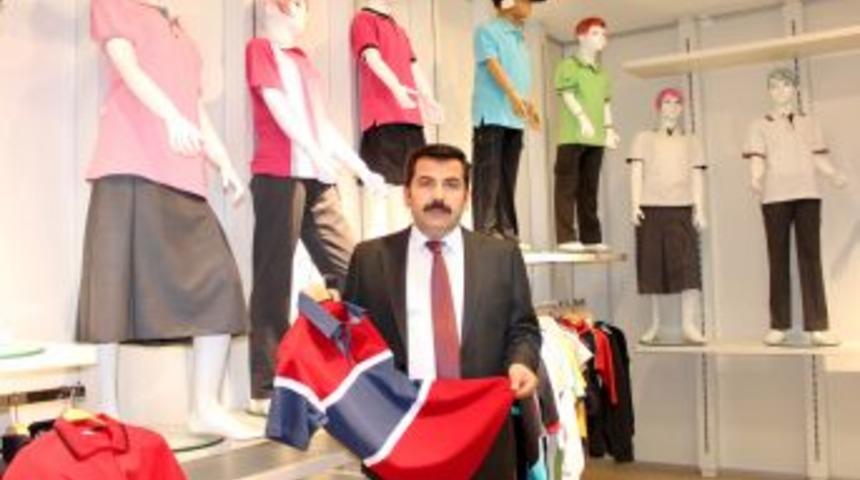 Okul Kıyafetlerinin Kumaşını Se&ccedil;ecek Velilere Kanserojen Madde Uyarısı