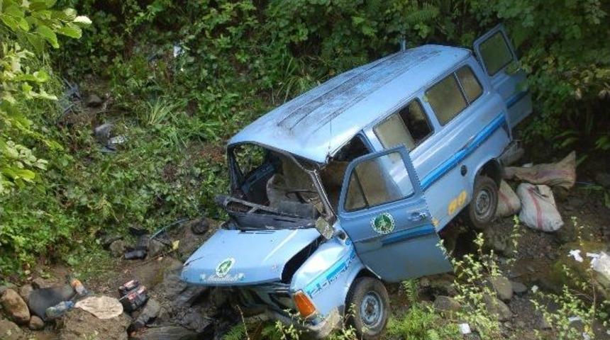 Yolcu Minib&uuml;s&uuml; Devrildi: 2 &Ouml;l&uuml;, 5 Yaralı