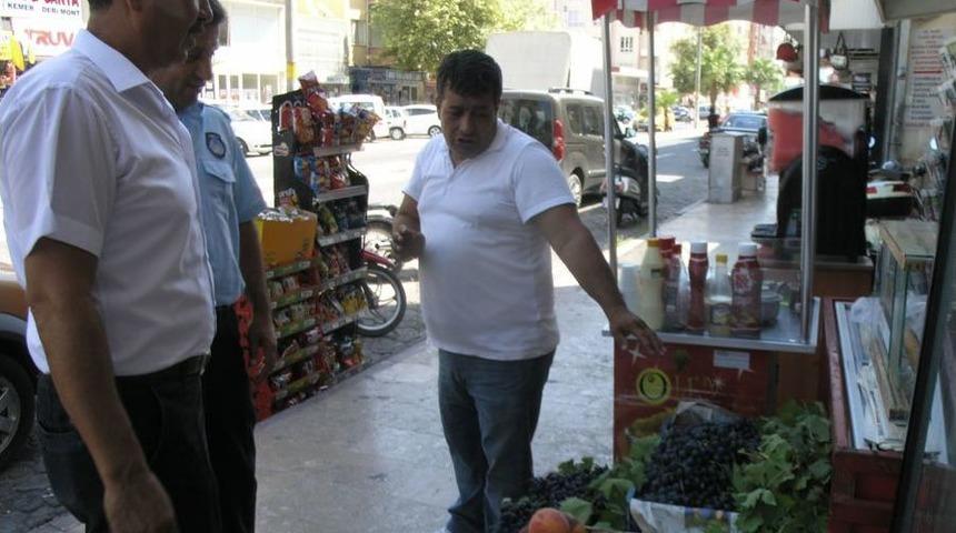 Zabıtadan Kaldırımları Işgal Eden Esnafa Uyarı