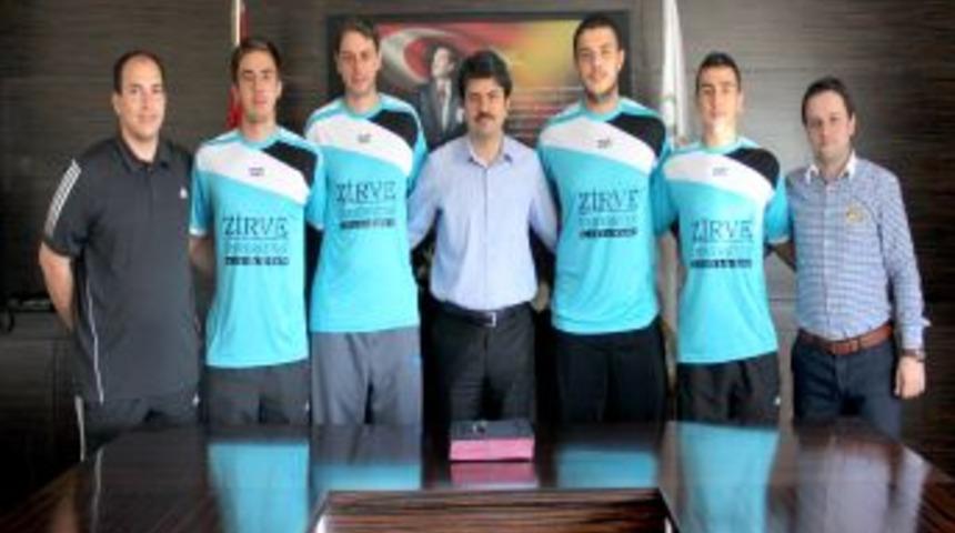 Zirve &Uuml;niversitesi 4 Profesyonel Basketbolcuyu Kadrosuna Kattı