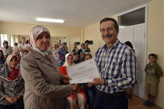 Hasta Ve Yaşlı Refakat&ccedil;isi Eğitim Kursu Sertifika T&ouml;reni 1