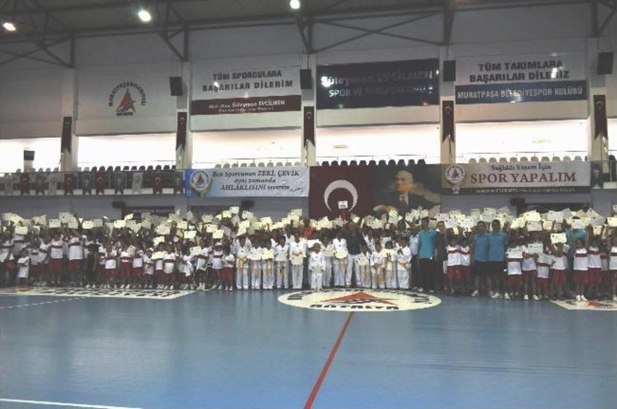 Yaz Spor Okulu &Ouml;ğrencileri Sertifikalarını Aldı