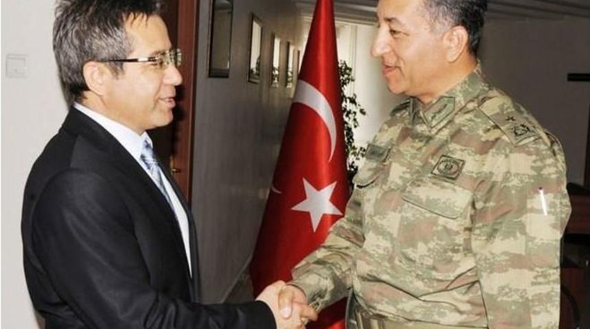 Ardahan 25. Hudut Tugay Komutanı Tuğgeneral Durak, Vali Cirit'i Ziyaret Etti