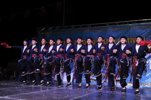 B&uuml;y&uuml;kşehir Belediyesi Anadolu K&uuml;lt&uuml;rlerini Festivalde Buluşturdu 2