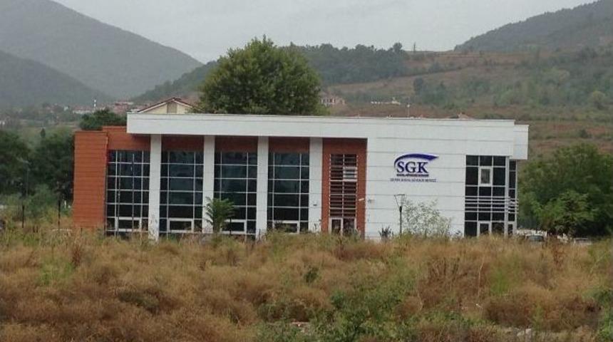 Şiddetli Yağan Sağanak Yağış Devrek Sgk&rsquo;yı Vurdu