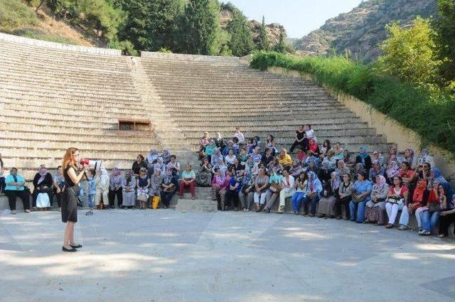 Akhisarlı Kadınlar Manisa’yı Gezdi