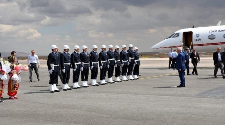 &Ccedil;i&ccedil;ek: &ldquo;meclis'te Baş &Ouml;rt&uuml;s&uuml; Sorunu Uzlaşarak &Ccedil;&ouml;z&uuml;l&uuml;r&rdquo;