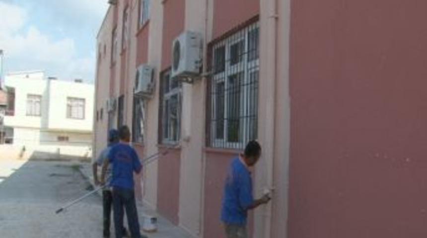 Mezitli'de Okullar Bakımdan Ge&ccedil;iriliyor