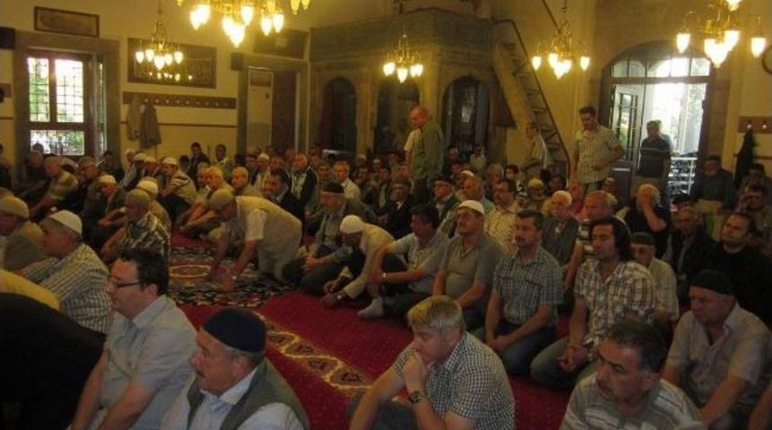 Boz&uuml;y&uuml;k&rsquo;te Şehitlerin Ruhuna Mevlit Okundu