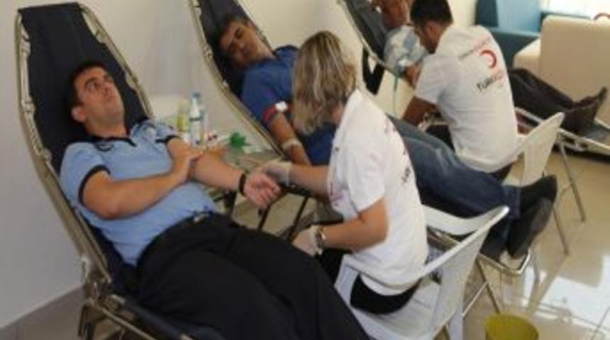 Sel&ccedil;uklu Belediyesi Personeli Kan Verdi