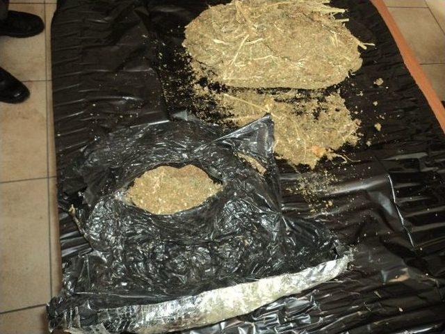 Yolcu Otob&uuml;s&uuml;nde 1 Kilo 750 Gram Esrar Ele Ge&ccedil;irildi 1