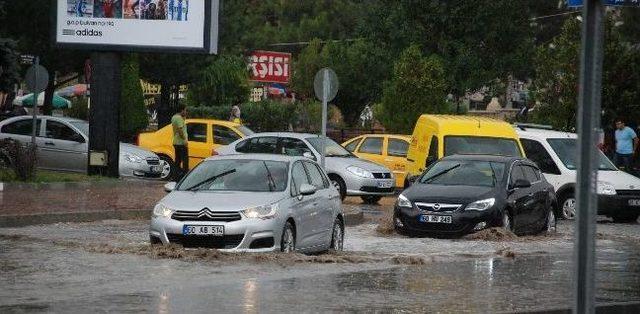 Tokat’ta Yağmur Araç Trafiğini Etkiledi 1