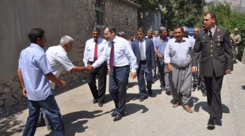 Kaymakam Mut, K&ouml;y Gezilerine Başladı