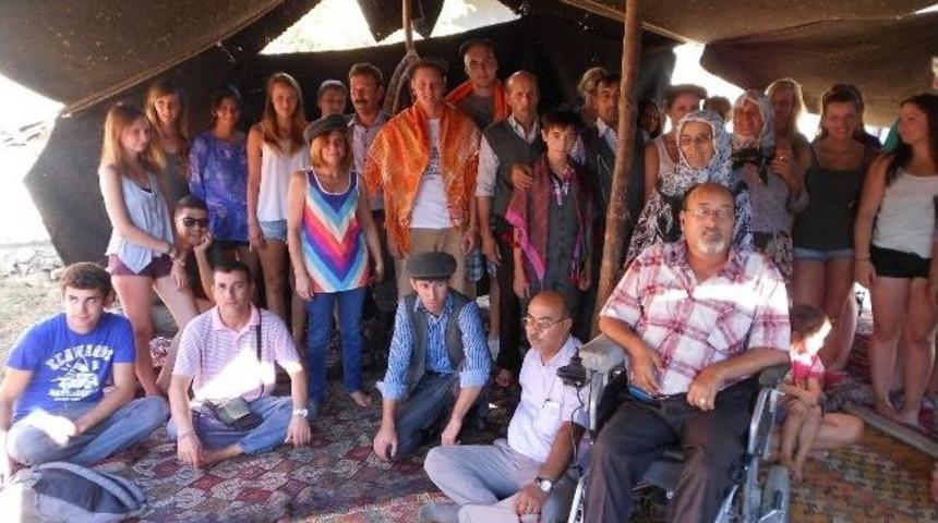 Torbalı'da Y&ouml;r&uuml;k &Ccedil;adırları Almanları Ağırladı