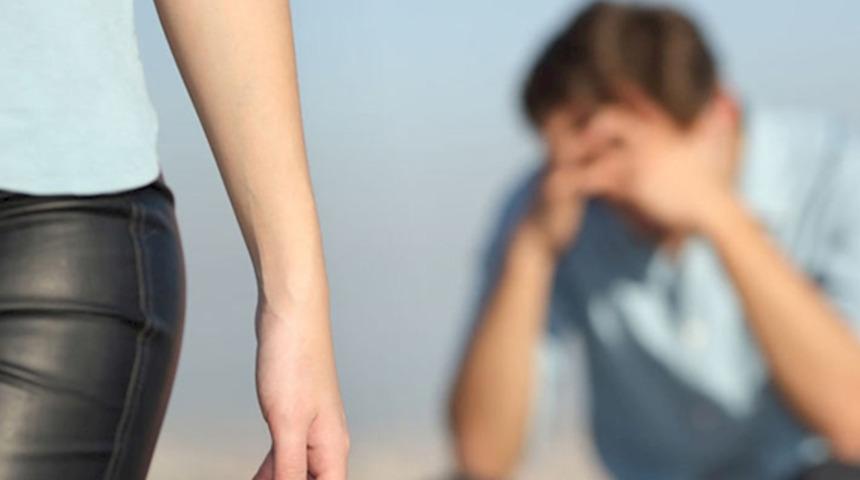 Evlilik dışı ilişki hem işinden hem eşinden etti