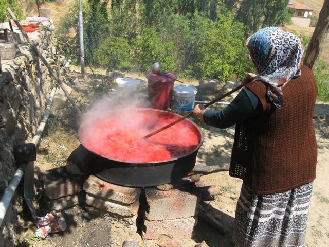 Yahyalı da Kadınların Kışlık Sal&ccedil;a Yapma Telaşı Başladı 1