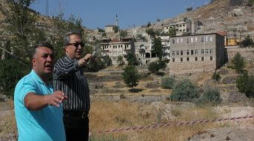 Belediye Başkanı &Uuml;nver, Dini İlim-eğitim Uygulama Kamp&uuml;s Projesini İnceledi