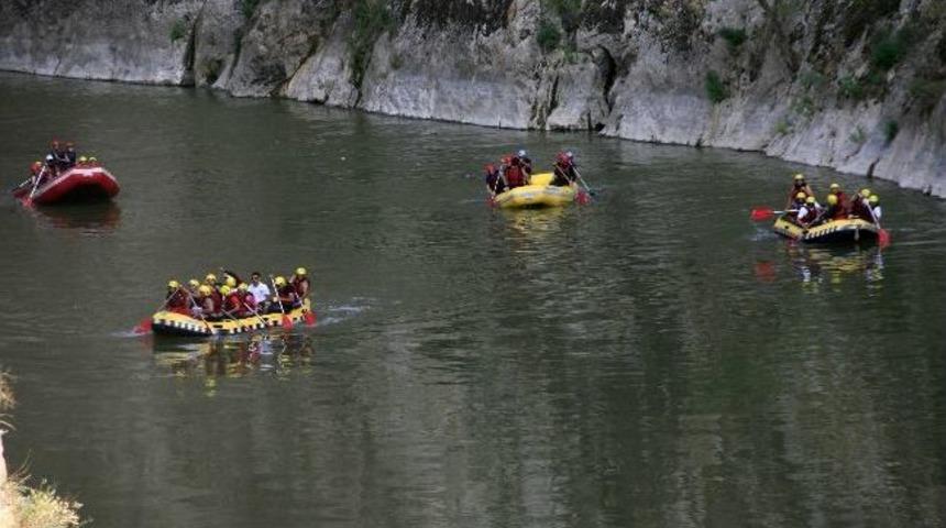 Erzincan&rsquo;da Rafting Heyecanı