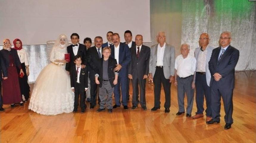 Konukoğlu&rsquo;dan Yeni &Ccedil;iftlere Altın &Ouml;ğ&uuml;tler