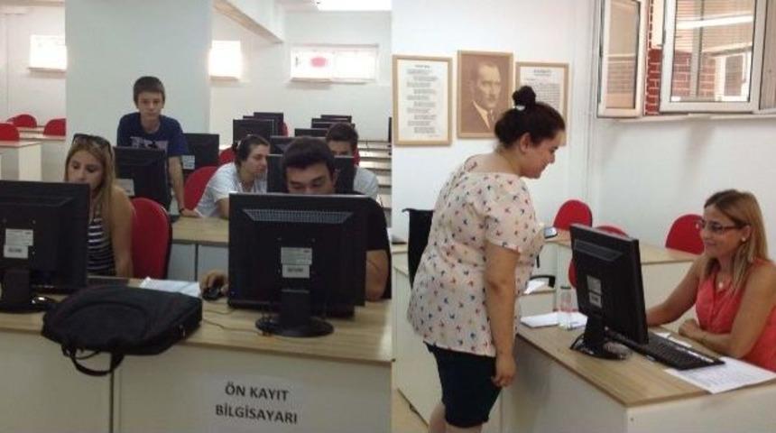 İ&ccedil;meler Turizm Meslek Y&uuml;ksek Okulu&rsquo;nda Kayıt Heyecanı