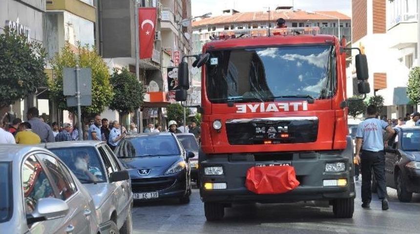 Ara&ccedil;tan &Ccedil;ıkan Duman İtfaiyeyi Harekete Ge&ccedil;irdi
