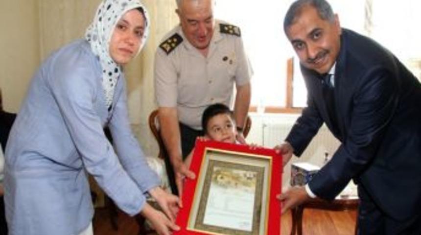 Astsubay Kurtoğlu&rsquo;nun Şehadet Beratı Ailesine Verildi